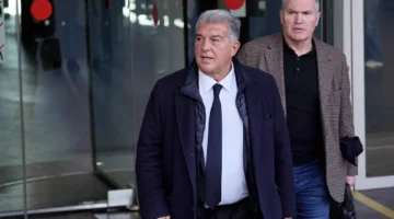 أزمة في أنويتا.. كواليس احتفال الحكام بهزيمة برشلونة أمام سوسييداد بحضور لابورتا